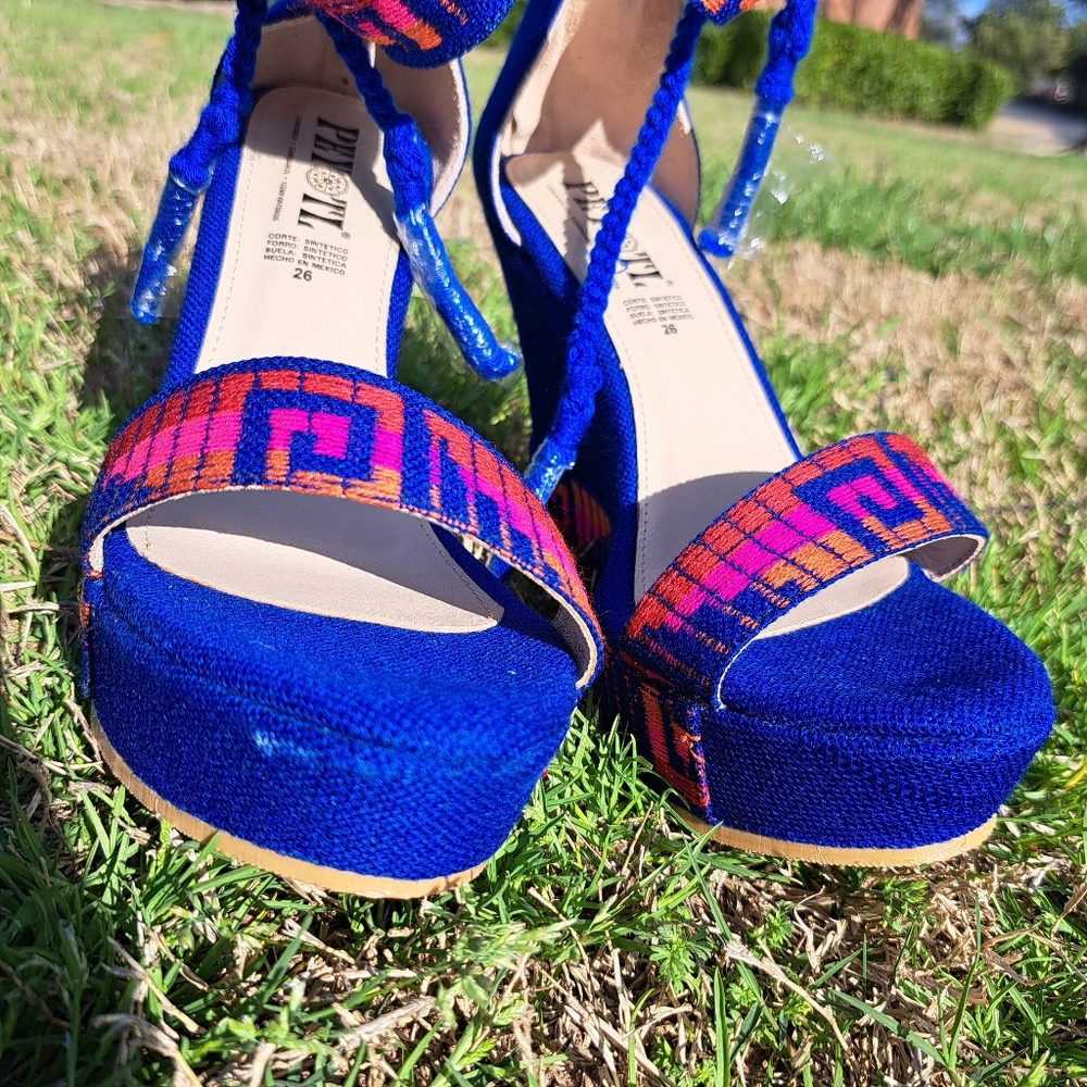 Blue Heels With Multicolored Design - image 2